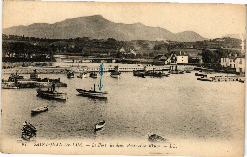 Carte postale ancienne Saint-Jean-de-Luz - Le Port les deux Ponts et la Rhue à Saint-Jean-de-Luz