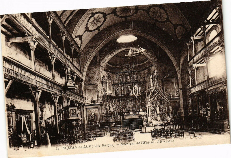 Carte postale ancienne Saint-Jean-de-Luz - Interieur de l'Eglise à Saint-Jean-de-Luz