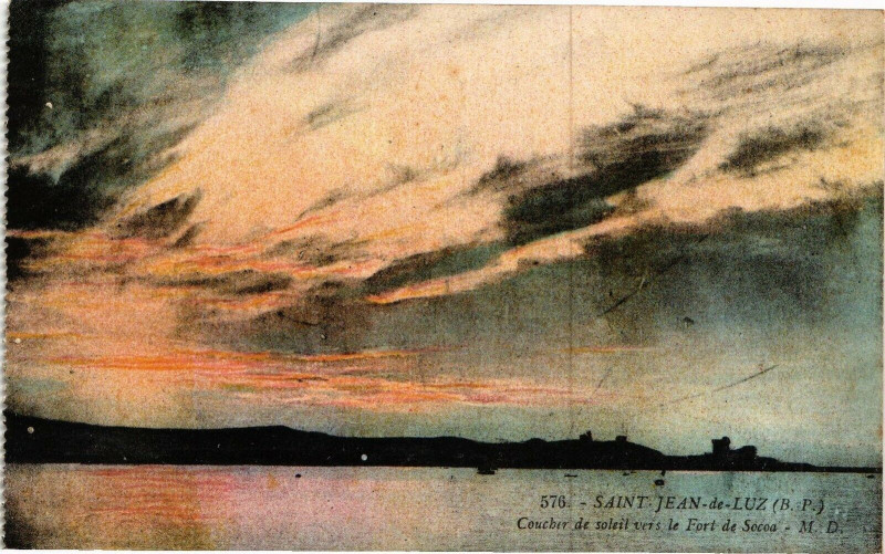 Carte postale ancienne Saint-Jean-de-Luz - COUCHEr de soil vers le Fort de Socoa à Saint-Jean-de-Luz