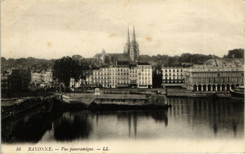 Carte postale ancienne Bayonne - Vue panoramique à Bayonne