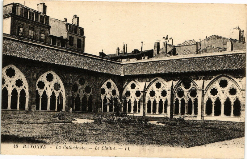 Carte postale ancienne Bayonne - La Cathedrale - Le Cloitre à Bayonne