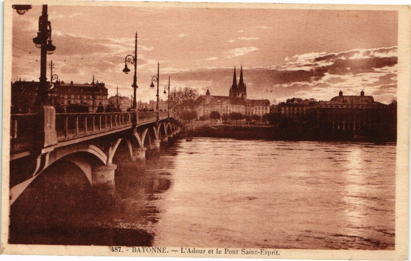 Carte postale ancienne Bayonne - L'Andour et le Pont Saint-Esprit à Bayonne