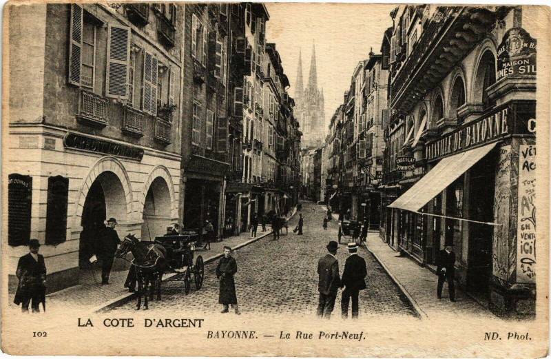 Carte postale ancienne Bayonne - La Rue Port-Neuf à Bayonne