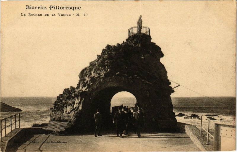 Carte postale ancienne Biarritz - Rocher de la Vierge à Biarritz