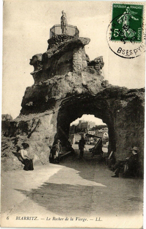 Carte postale ancienne Biarritz - Le Rocher de la Vierge à Biarritz