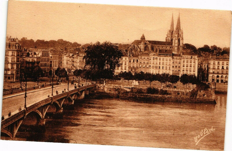 Carte postale ancienne Bayonne - Le Pont Saint-Esprit Place du Redunt - La Cathedrale à Bayonne