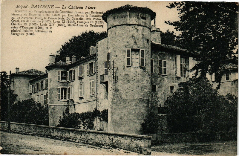 Carte postale ancienne Bayonne - Le Chateau Vieux à Bayonne