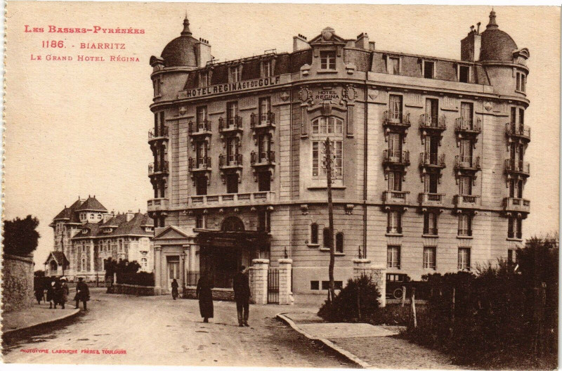 Carte postale ancienne Biarritz - Le Grand Hotel Regina à Biarritz