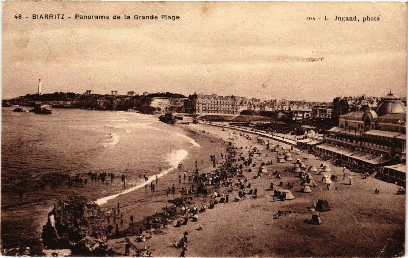 Carte postale ancienne Biarritz - Panorama de la Grande Plage à Biarritz