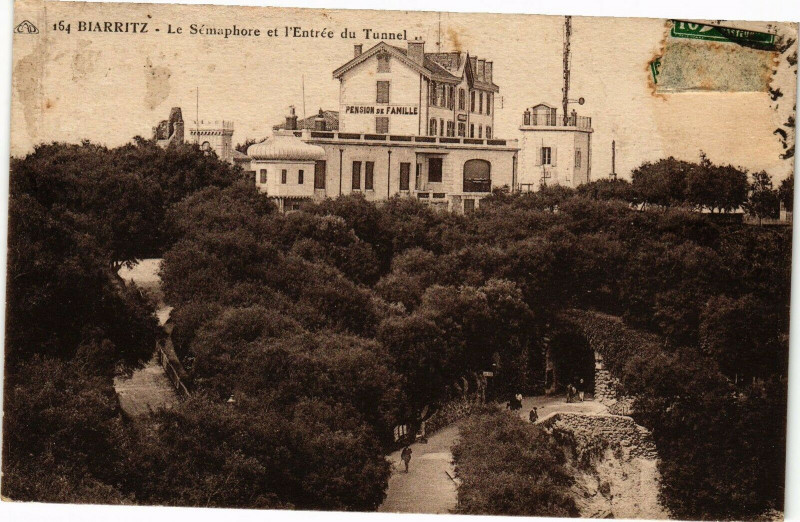Carte postale ancienne Biarritz - Le Semaphore et l'Entrée du Tunnel à Biarritz