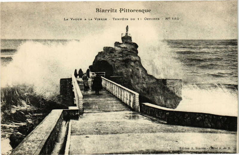 Carte postale ancienne Biarritz - La Vague a la Vierge à Biarritz