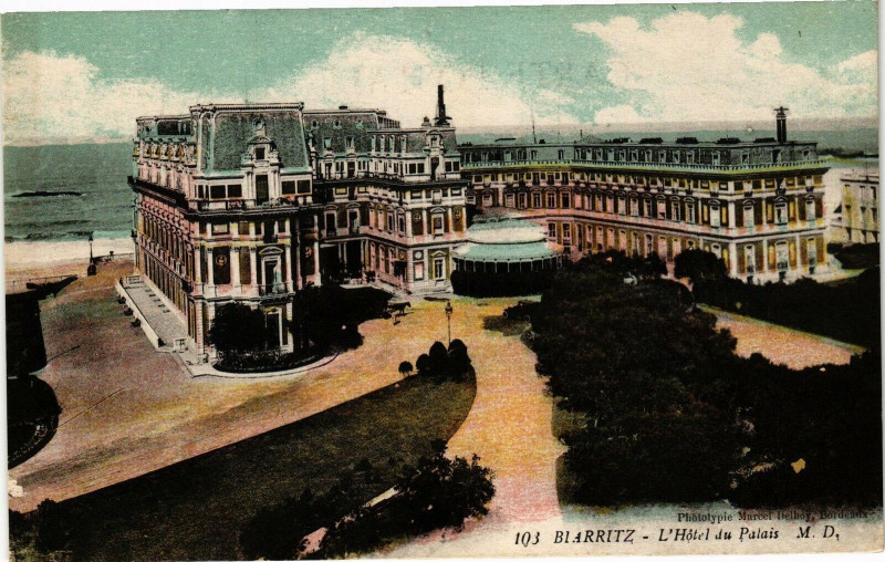 Carte postale ancienne Biarritz - L'Hotel du Palais à Biarritz