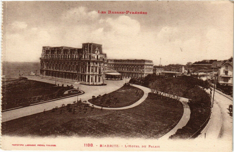 Carte postale ancienne Biarritz - L'Hotel du Palais à Biarritz