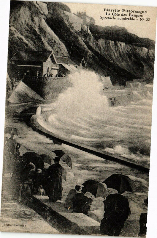 Carte postale ancienne Biarritz Pittoresque - La Cote des Basques Spectacle admirable à Biarritz