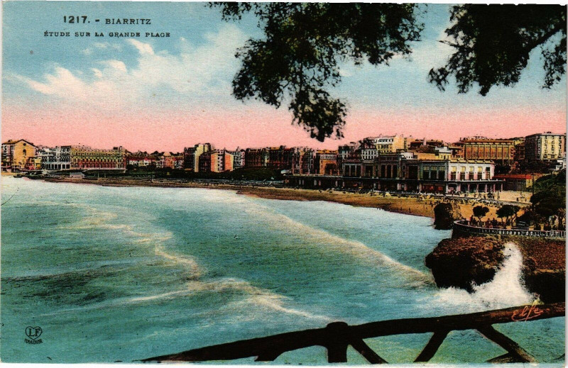 Carte postale ancienne Biarritz - Etude de la Grande Plage à Biarritz