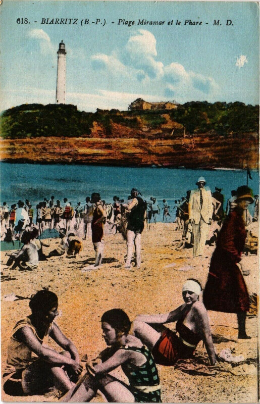 Carte postale ancienne Biarritz - Plage Miramar et le Phare à Biarritz