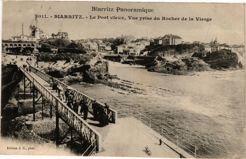 Carte postale ancienne Biarritz - Le Pont vieux Vue prise du Rocher de la Vierge à Biarritz