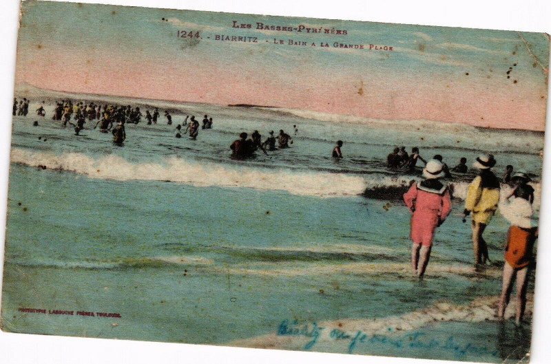 Carte postale ancienne Biarritz - Le Bain a la Grande Plage à Biarritz