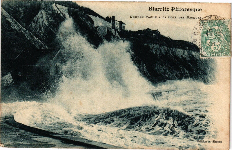Carte postale ancienne Biarritz Pittoresque - Double Vague a la Cote des Basques à Biarritz