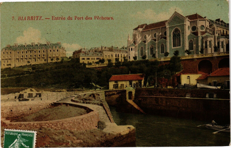 Carte postale ancienne Biarritz - Entrée du Port des Pecheurs à Biarritz