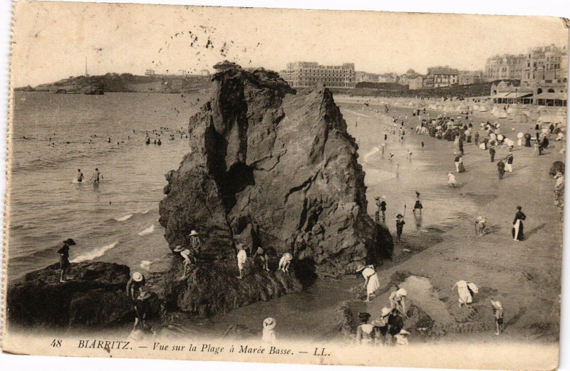 Carte postale ancienne Biarritz - Vue sur la Plage a Marée Basse à Biarritz