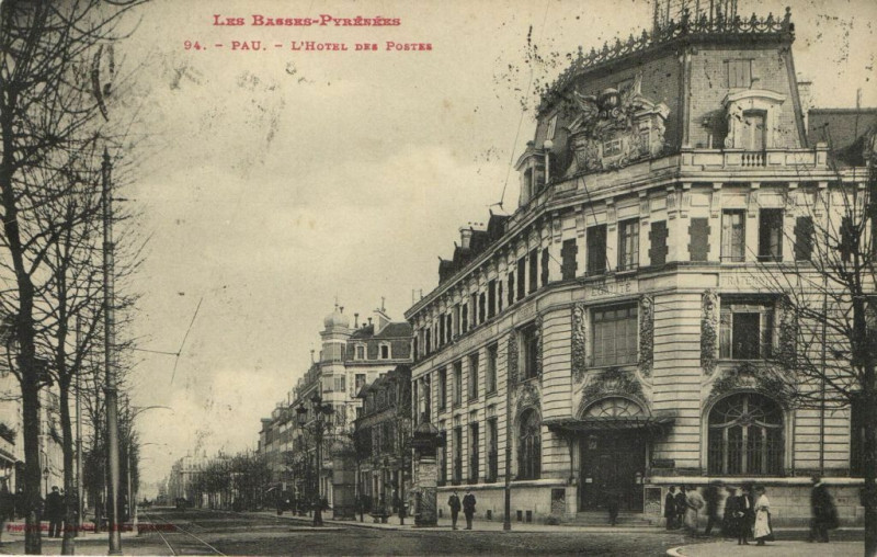 Carte postale ancienne Les Basses-Pyrenées - Pau - l'Hotel des Postes à Pau