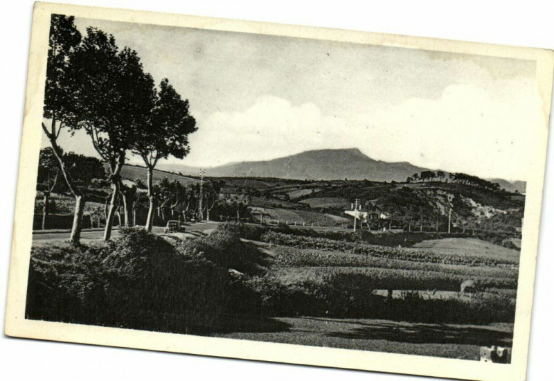 Carte postale ancienne Guethary Vue sur la Rhune à Guéthary