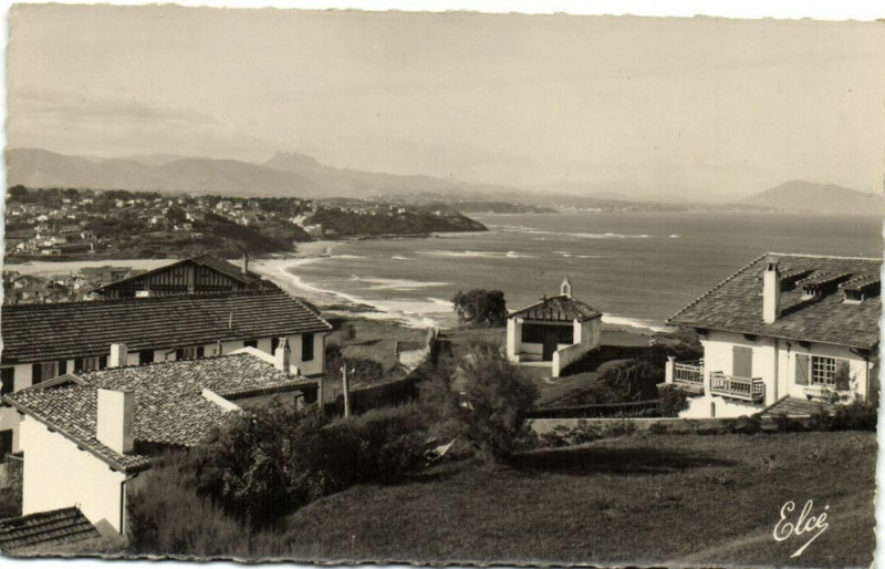 Carte postale ancienne Bidart(Basses-Pyrenées) Vue sur la Chapelle des Marins et la à Bidart