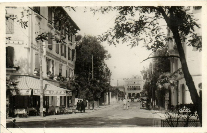 Carte postale ancienne Hendaye - Avenue du Casino à Hendaye