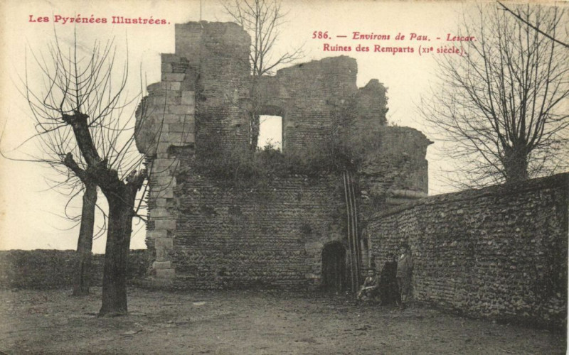 Carte postale ancienne Les Pyrenées Env. de Pau - Lescar Ruinnes des Remparts Xi.s. à Pau