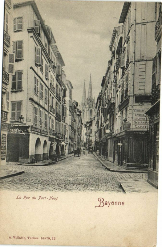 Carte postale ancienne La rue du Port-Neuf Bayonne à Bayonne
