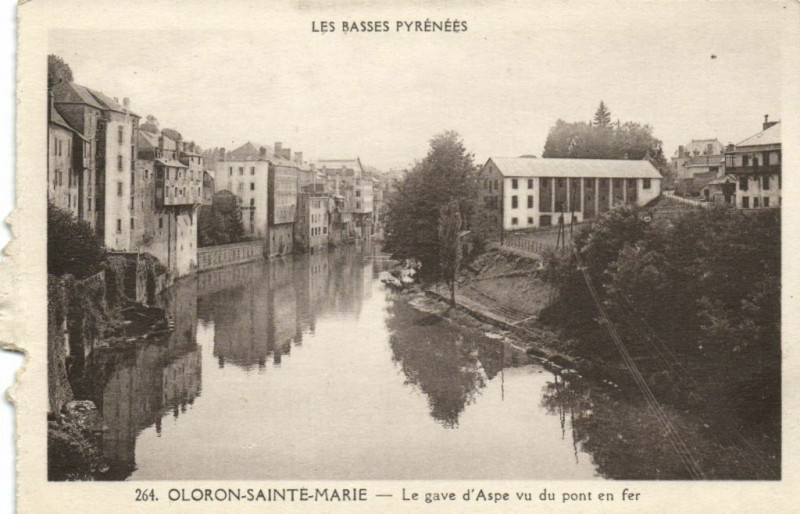Carte postale ancienne Le Basses Pyrenées - Oloron-Sainte-Marie Le gave d'Aspe vu du.... à Oloron-Sainte-Marie