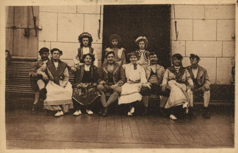 Carte postale ancienne Types Basques Au Pays Basque - Grouppe de LUZiene et LUZiennes...