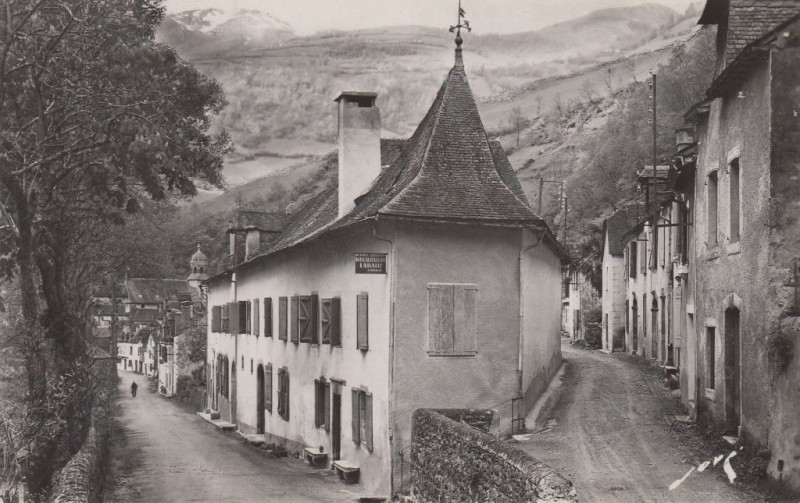 Carte postale ancienne Toute la France - Sarrance Entrée du village cote Nord à Sarrance