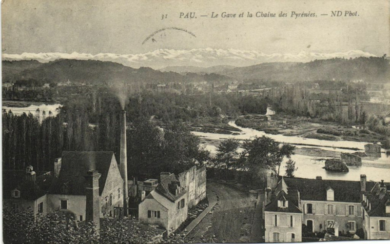 Carte postale ancienne Pau - Le Gave et la Chaine des Pyrénées à Pau