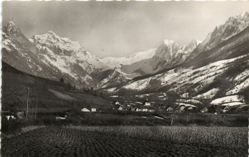 Carte postale ancienne Nos Belles Pyrenées Vallée d'Aspe Route d'Oloron a la Frontiere... à Lée