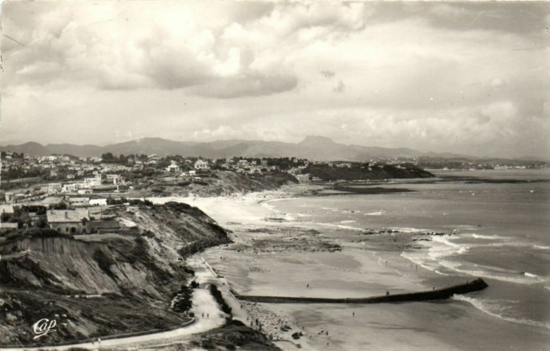 Carte postale ancienne BIDARTVue cers Guethary - La Plage à Guéthary