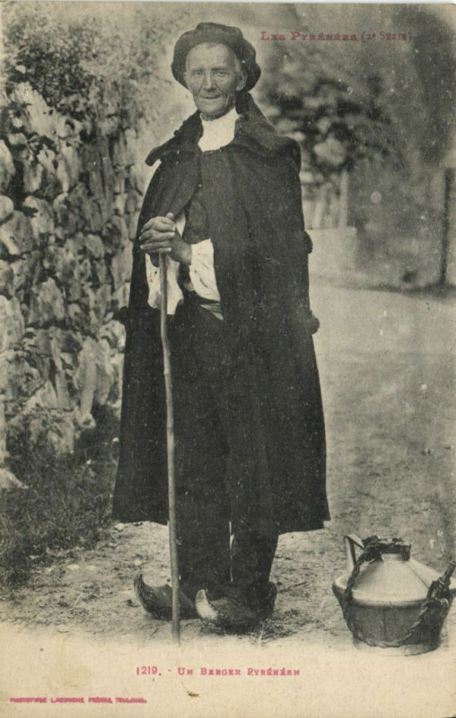 Carte postale ancienne Un Berger Pyrenéem à Ger