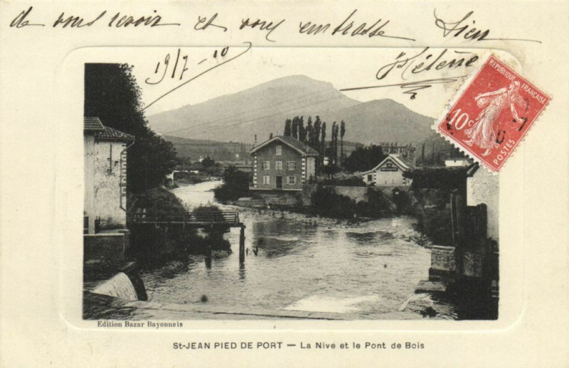 Carte postale ancienne Saint-Jean-Pied-de-Port - La Nive et la Pont de Bois à Saint-Jean-Pied-de-Port