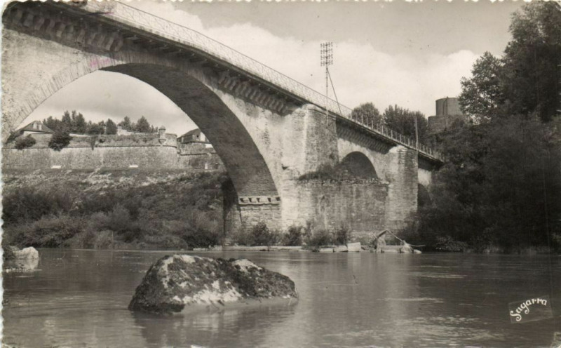 Carte postale ancienne Navarrenx Le Pont à Navarrenx