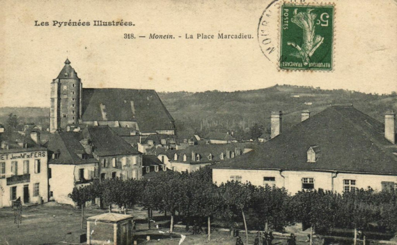 Carte postale ancienne Les Pyrenées Illustrées Monein - La Place Marcaideu à Monein