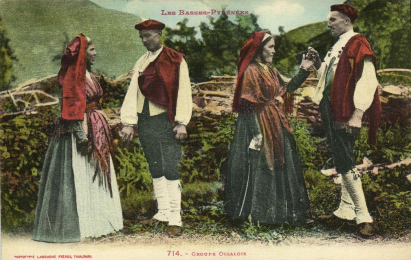 Carte postale ancienne Les Basses-Pyrenées - Groupe Ossaloin