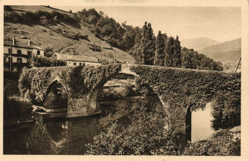 Carte postale ancienne Le Pays Basque Bidarray (Basses-Pyrenées) Le tres Pittoresque... à Bidarray