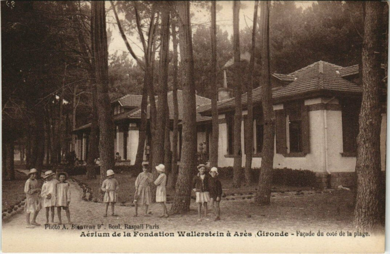 Carte postale ancienne Fondation Wallerstein - Aérium d'Ares - Facade du coté de la plage