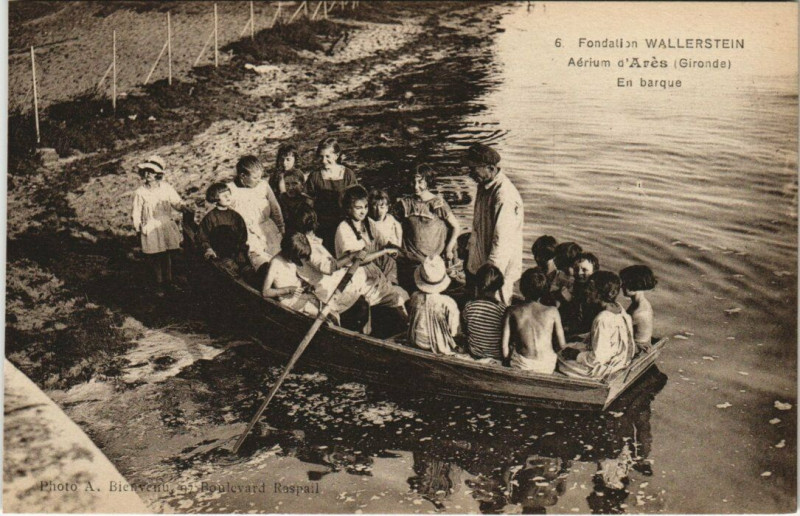 Carte postale ancienne Fondation Wallerstein - Aérium d'Ares - En barque