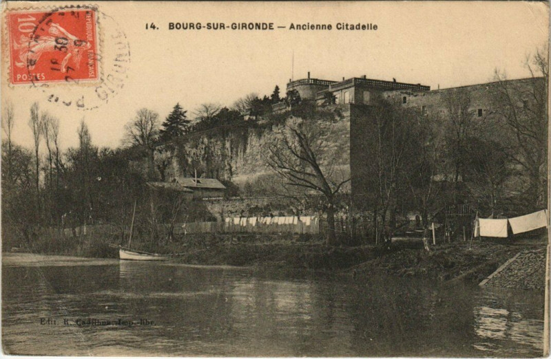 Carte postale ancienne Bourg-sur-Gironde - Ancienne Citadelle à Bourg