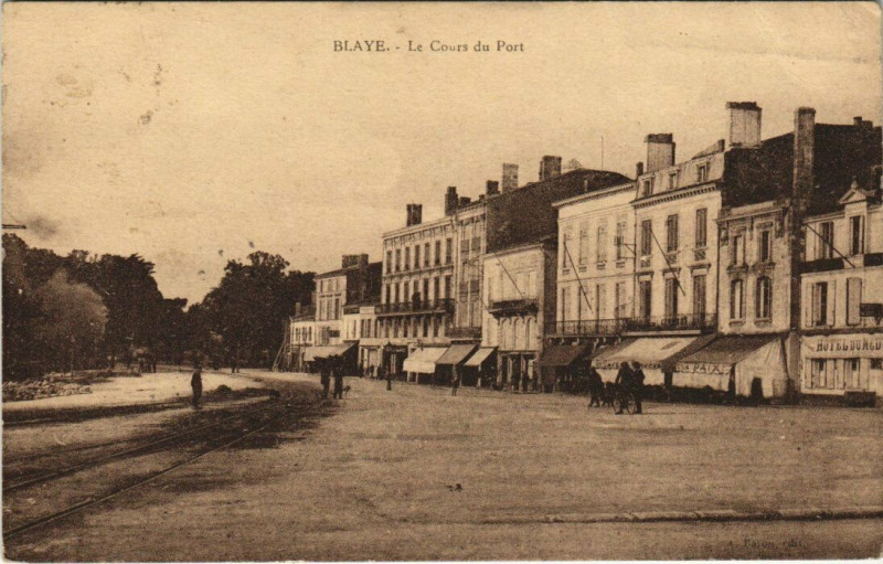 Carte postale ancienne Blaye - Le Cours du Port à Blaye
