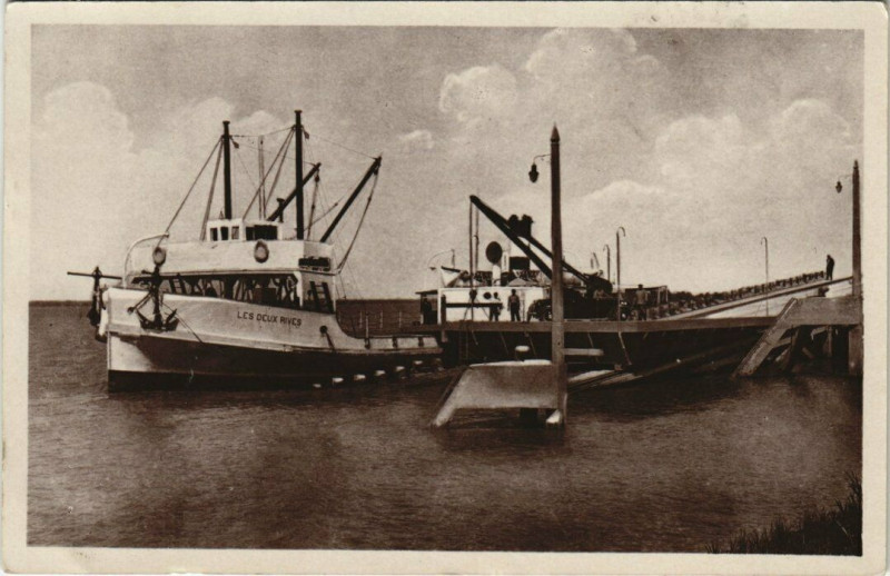 Carte postale ancienne Blaye - Le Bac à Blaye