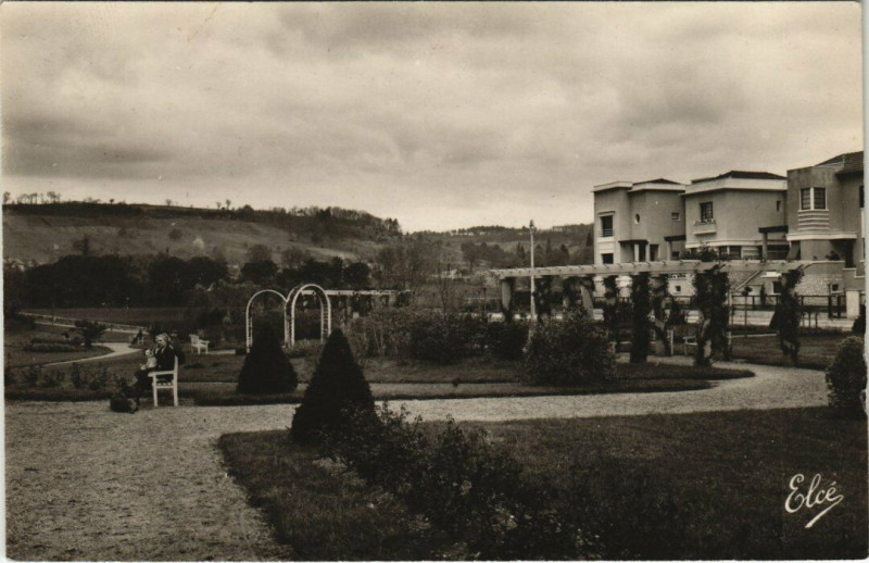 Carte postale ancienne Sainte-Foy-la-Grande - Le Jardin Public à Sainte-Foy-la-Grande