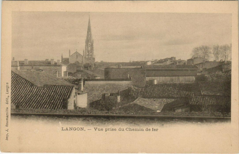 Carte postale ancienne Langon - Vue prise du Chemin de fer à Langon